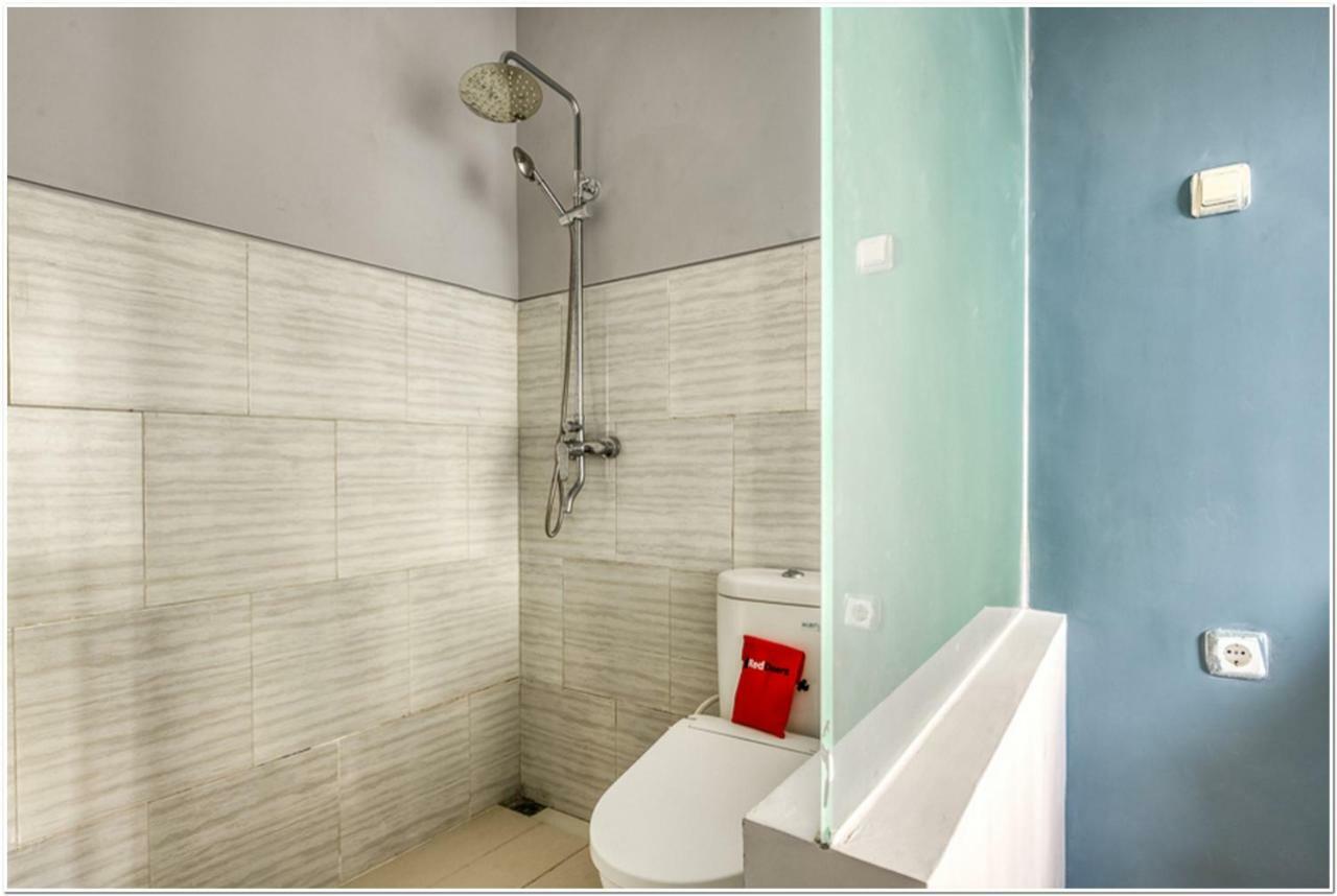 Reddoorz @ Bypass Juanda Airport Hotel Sidoarjo Exterior foto